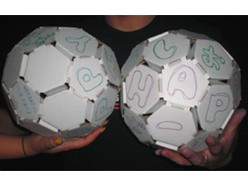 サッカーボール型ダンボールパズル